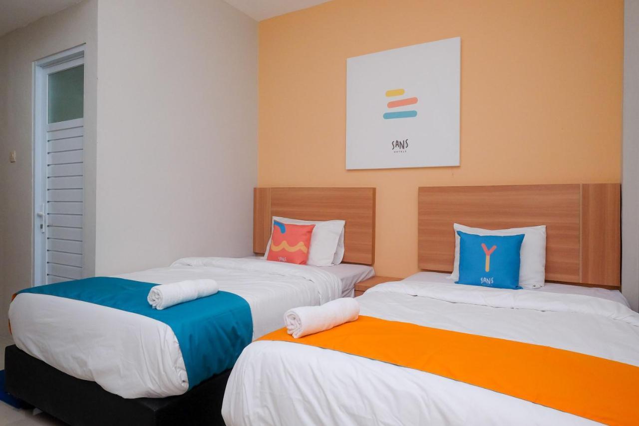 Sans Hotel Tiga Putri Semarang By Reddoorz Exterior foto
