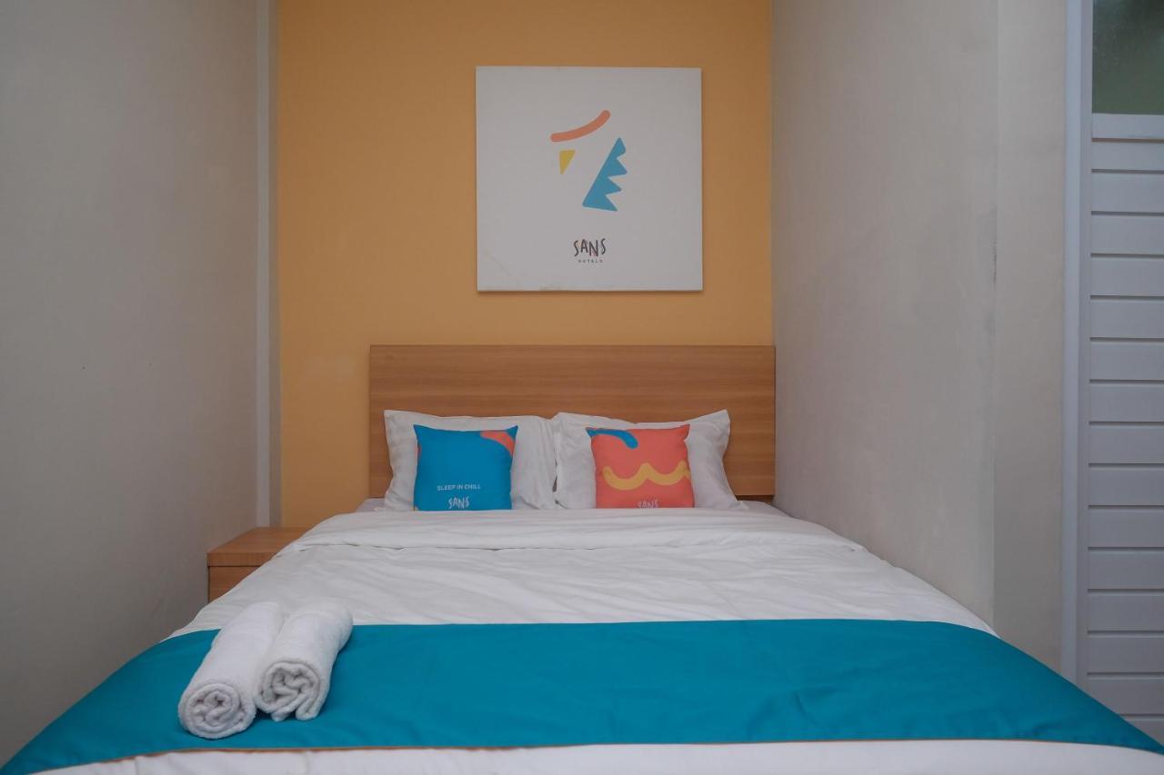 Sans Hotel Tiga Putri Semarang By Reddoorz Exterior foto