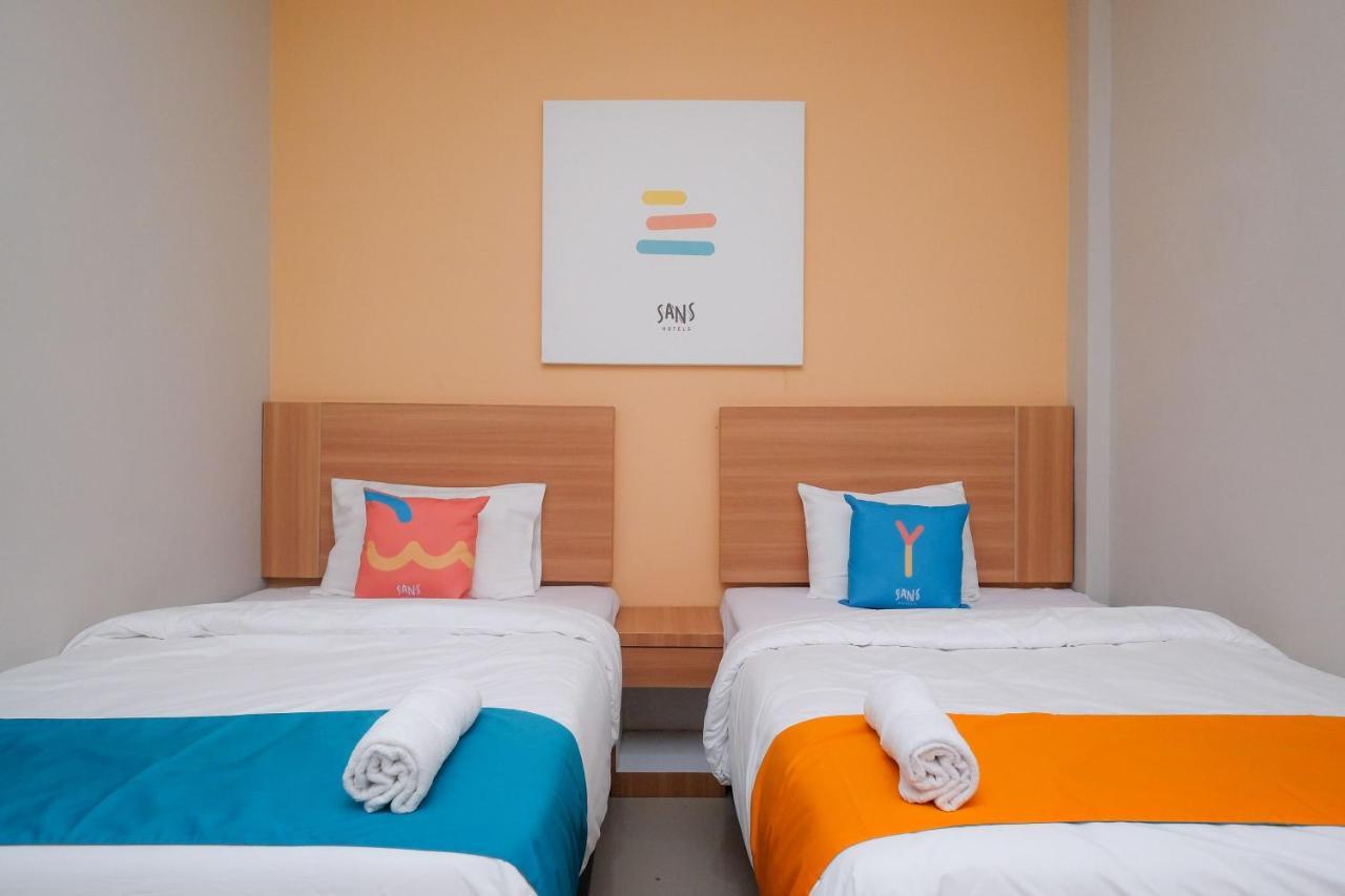 Sans Hotel Tiga Putri Semarang By Reddoorz Exterior foto