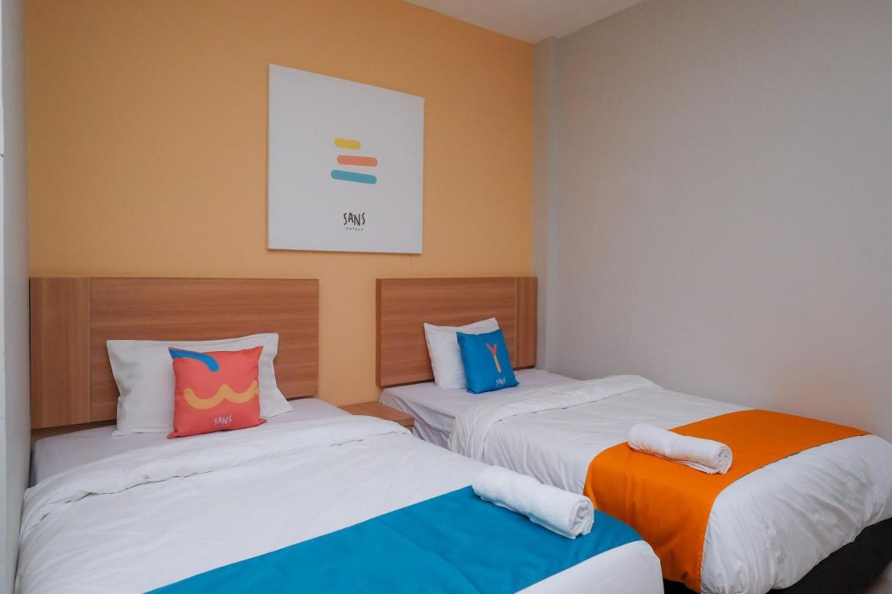 Sans Hotel Tiga Putri Semarang By Reddoorz Exterior foto