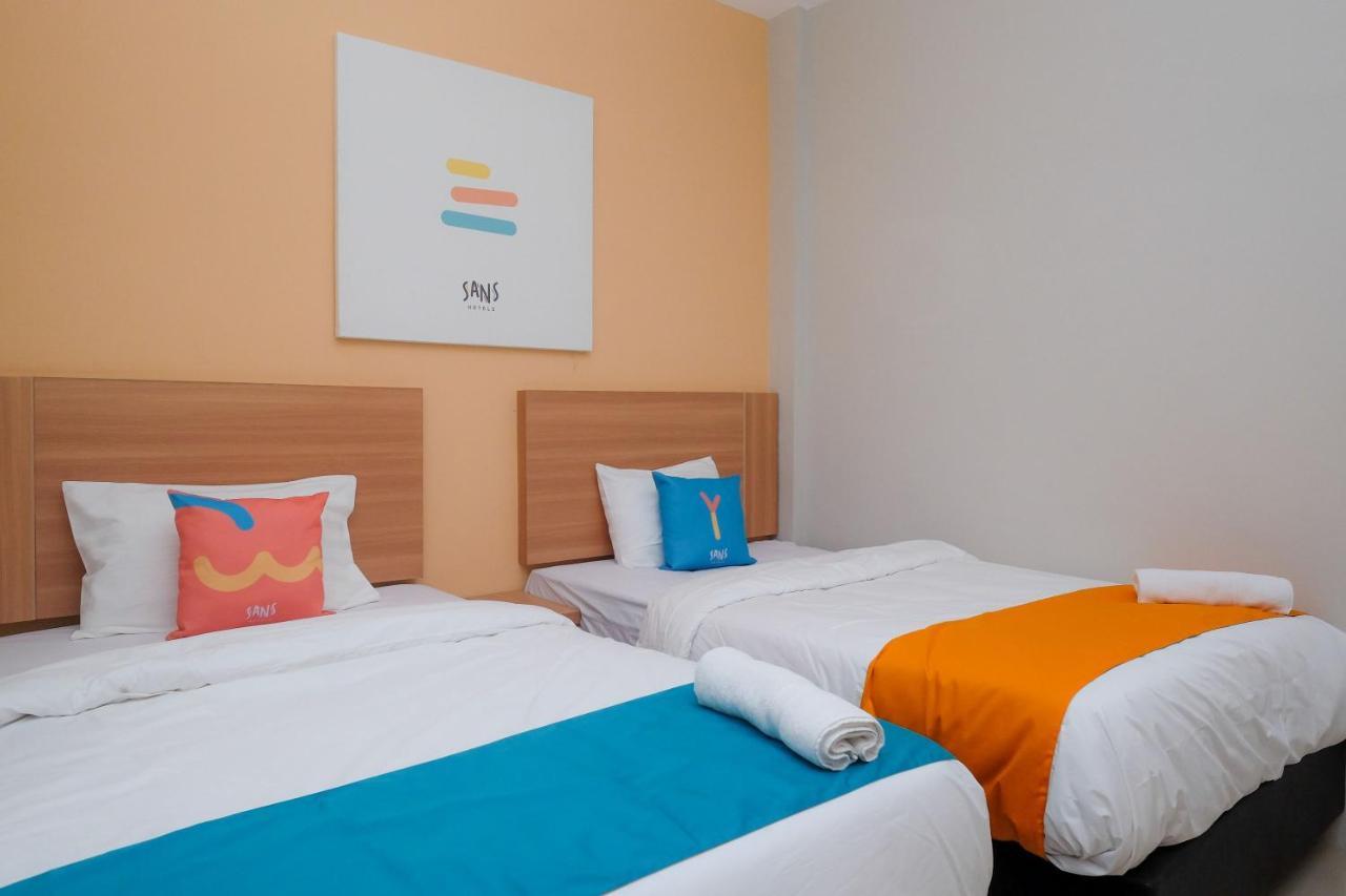 Sans Hotel Tiga Putri Semarang By Reddoorz Exterior foto