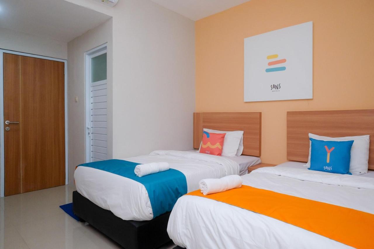 Sans Hotel Tiga Putri Semarang By Reddoorz Exterior foto