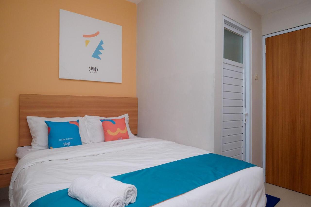 Sans Hotel Tiga Putri Semarang By Reddoorz Exterior foto