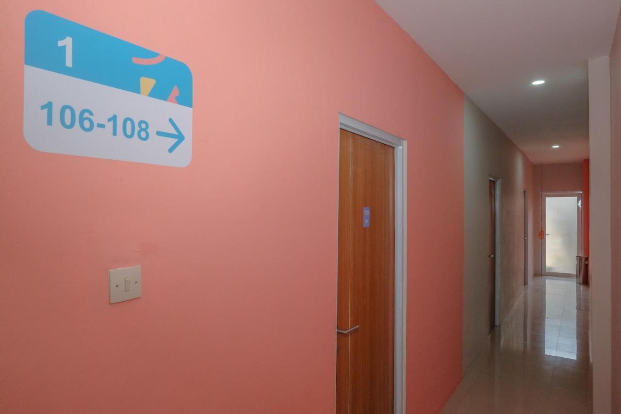 Sans Hotel Tiga Putri Semarang By Reddoorz Exterior foto