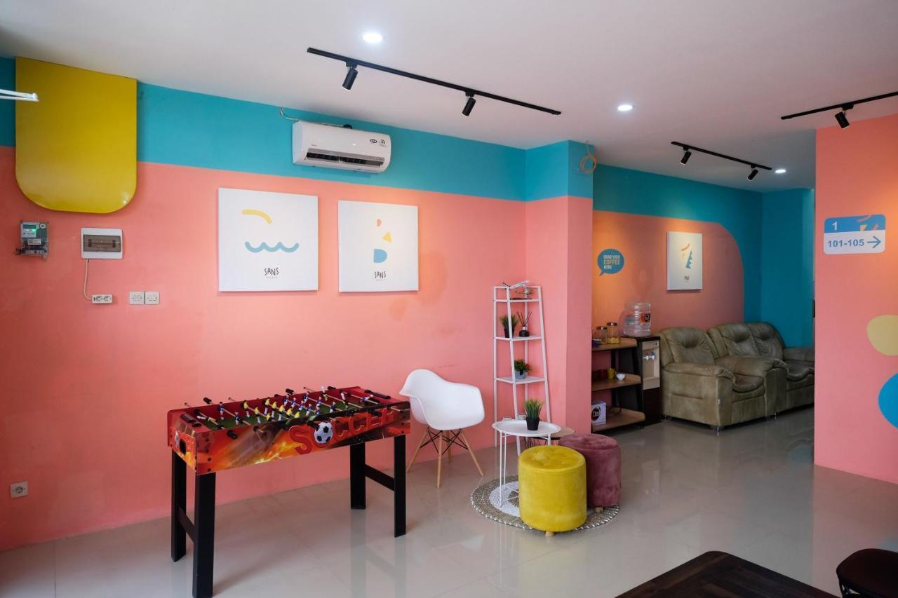 Sans Hotel Tiga Putri Semarang By Reddoorz Exterior foto