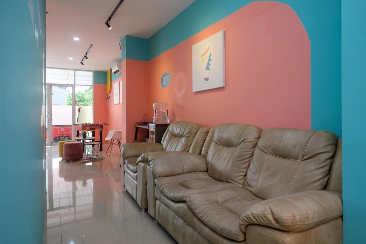 Sans Hotel Tiga Putri Semarang By Reddoorz Exterior foto