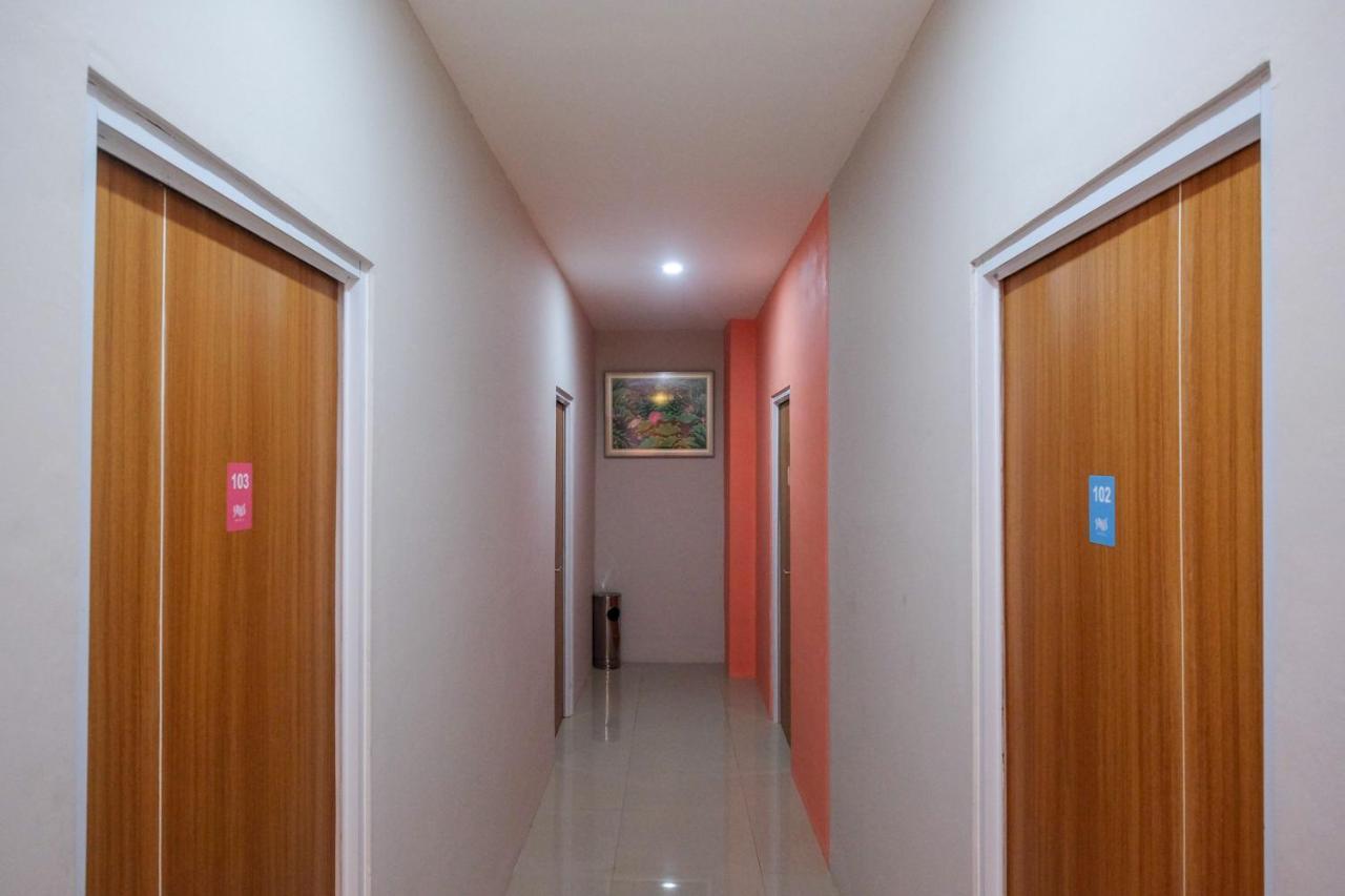 Sans Hotel Tiga Putri Semarang By Reddoorz Exterior foto