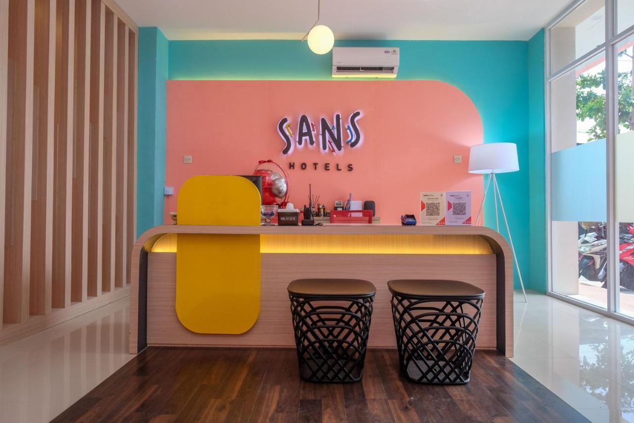 Sans Hotel Tiga Putri Semarang By Reddoorz Exterior foto