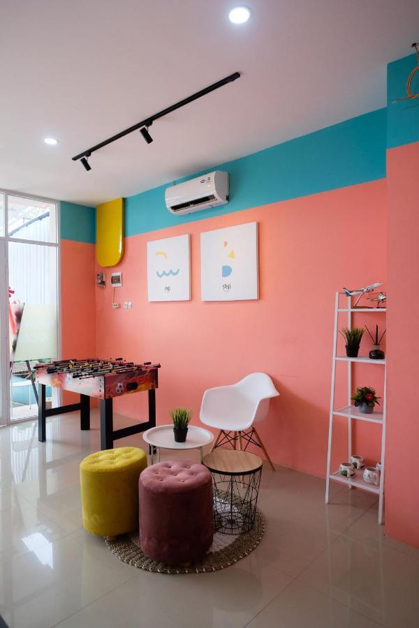 Sans Hotel Tiga Putri Semarang By Reddoorz Exterior foto