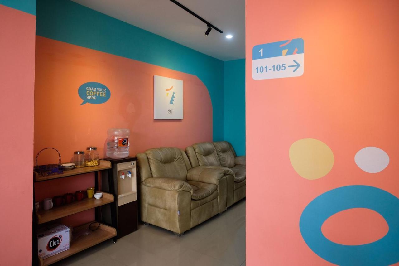 Sans Hotel Tiga Putri Semarang By Reddoorz Exterior foto