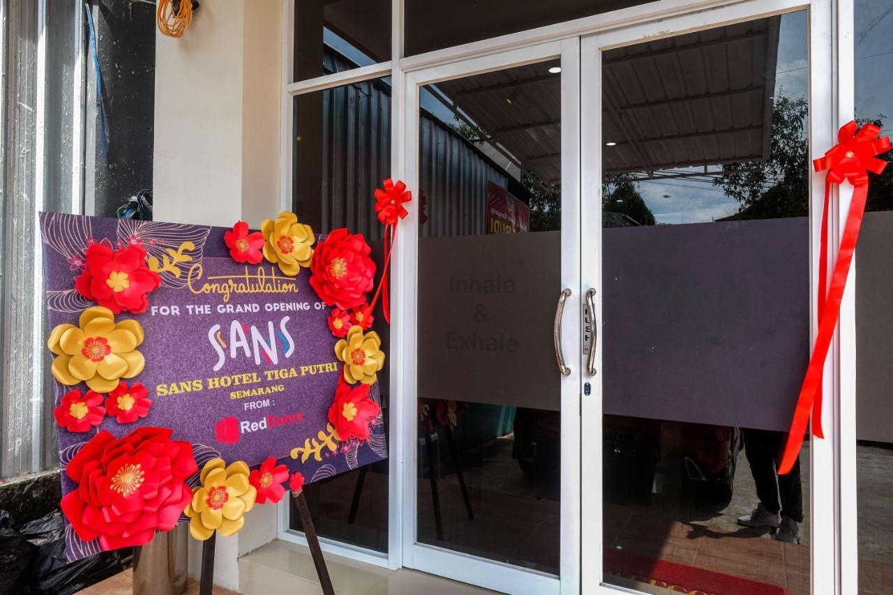 Sans Hotel Tiga Putri Semarang By Reddoorz Exterior foto